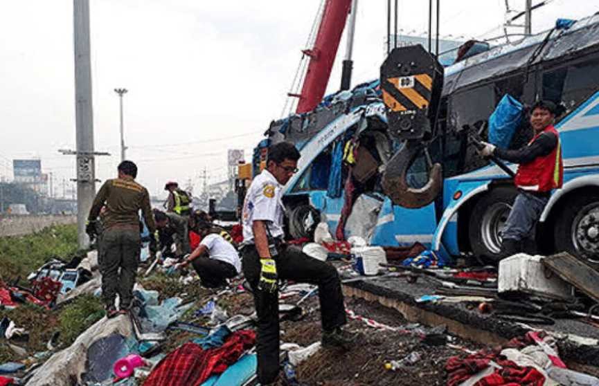 Туристический автобус перевернулся в Таиланде: есть жертвы