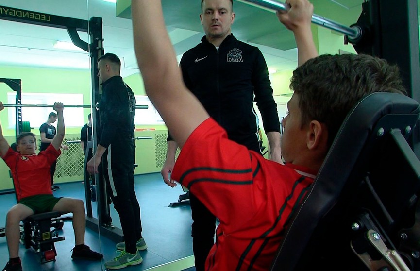 Даже не выходя из школы: в Боровлянах учеников с младших классов приучают к занятиям спортом