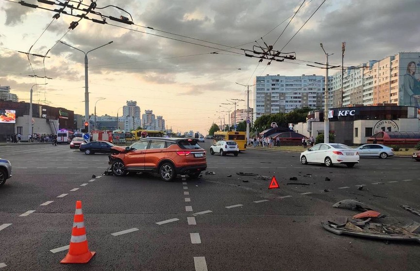 ДТП произошло на пересечении улиц Притыцкого и Кунцевщина