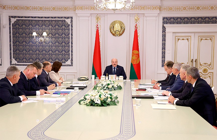 Какой будет партийная система Беларуси? Лукашенко провел совещание по вопросам политики и гражданского общества во Дворце Независимости