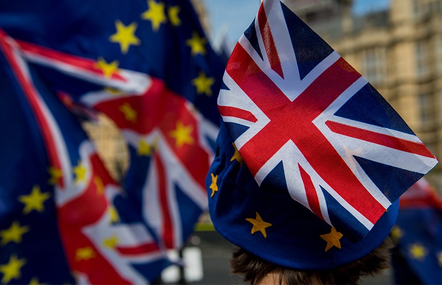Парламент Британии утвердил закон об отсрочке Brexit