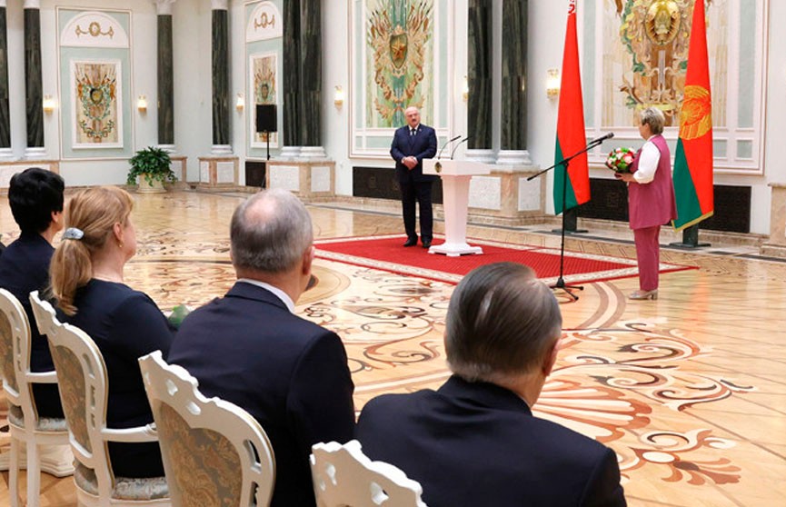 Лукашенко – судьям: нам не стыдно будет смотреть людям в глаза