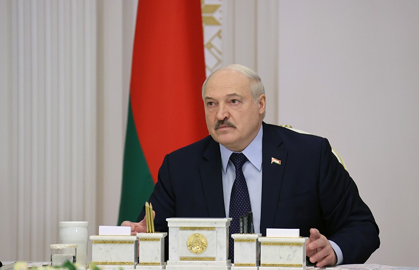 Лукашенко: О чем они говорят, позорники?! Наши войска никакого участия в операции в Украине не принимают