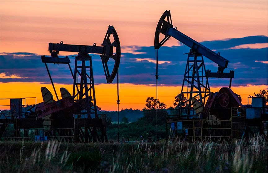 Мировые цены на нефть обвалились более чем на 40%