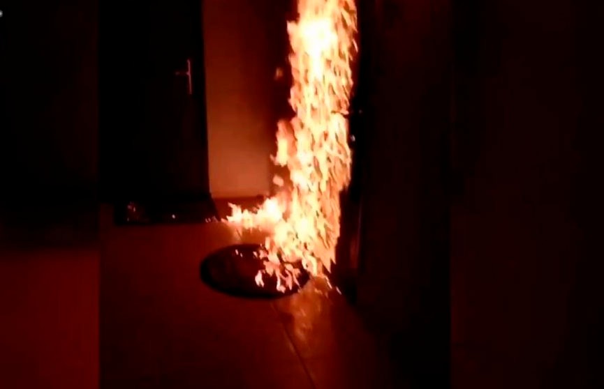 Пьяные парни поджигали двери квартир и снимали на видео в Бресте