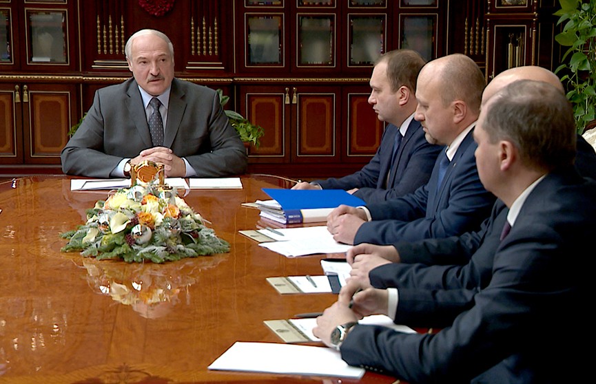Лукашенко поручил в ближайшие часы завершить переговоры с Россией по нефти и обеспечить альтернативные поставки