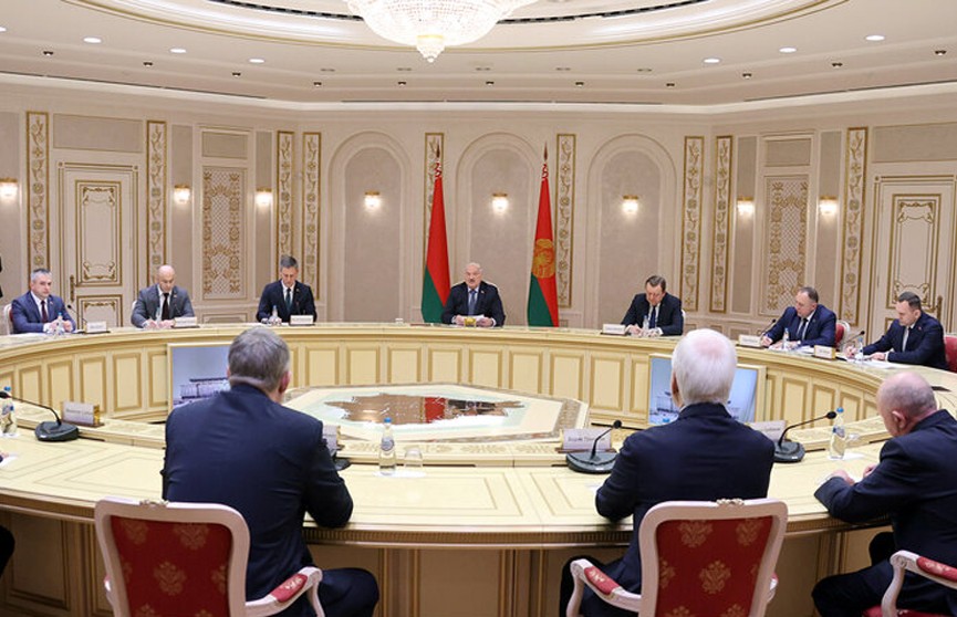 Александр Лукашенко провел переговоры с губернатором Брянской области Александром Богомазом
