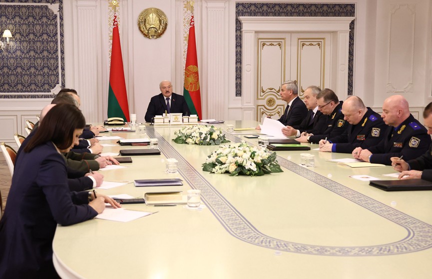 Лукашенко отреагировал на жалобы населения на автодороги: Будет плохо, если я начну разбираться