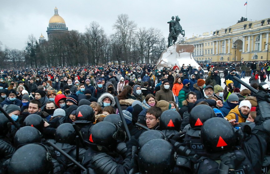 Беспорядки в России: задержаны тысячи протестующих, среди них – около 300 несовершеннолетних
