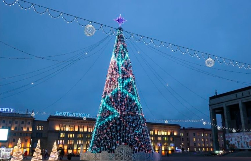 ФОТОФАКТ: в Минске зажгли новогоднюю иллюминацию