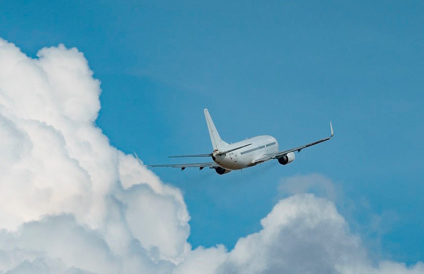 Boeing-737 совершил аварийную посадку в Южно-Сахалинске