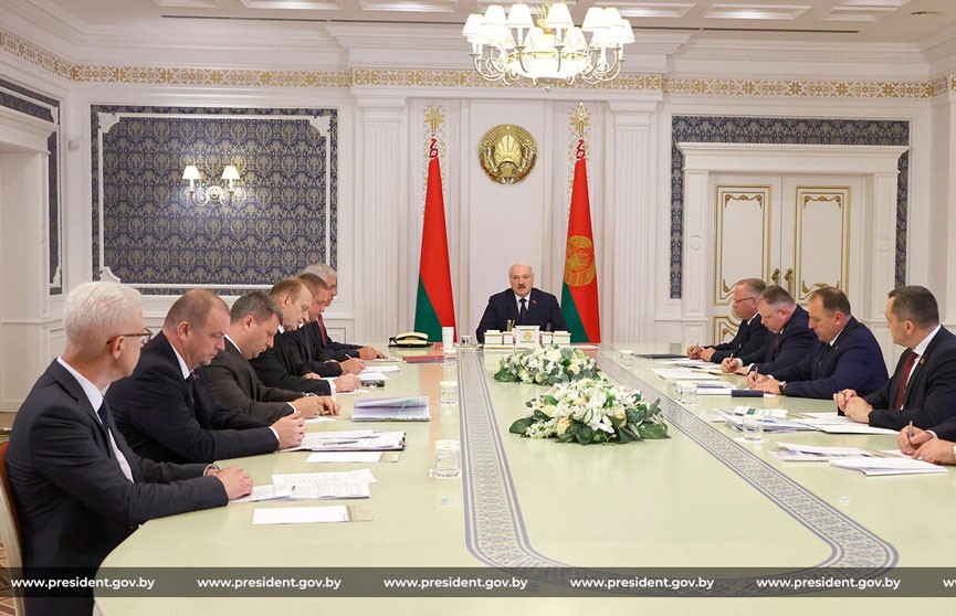 Александр Лукашенко провел совещание по вопросам развития Витебского региона