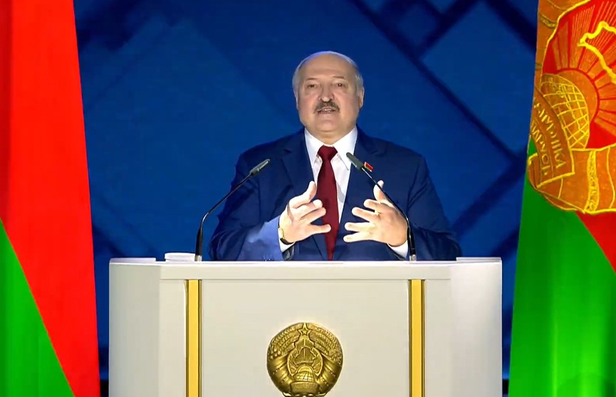 Лукашенко: двоевластия не будет, если мы будем свято соблюдать Конституцию и законы, но взаимный контроль должен быть