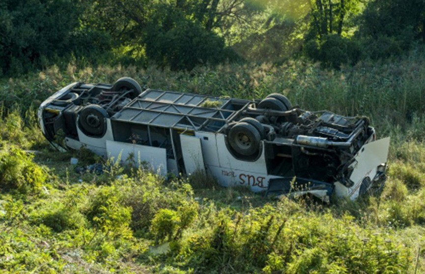 В Венгрии перевернулся микроавтобус с украинцами: 13 человек получили травмы