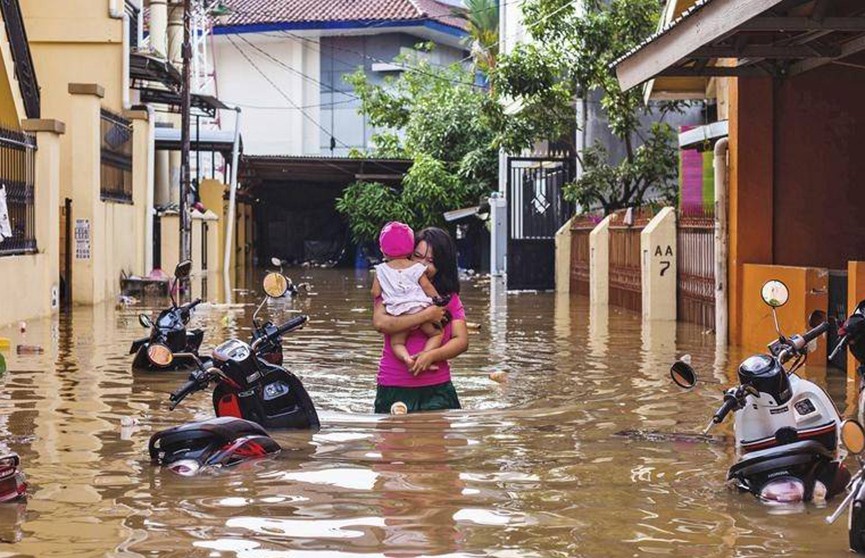 Стихийные бедствия не отпускают Индонезию: наводнением охвачен Южный Сулавеси