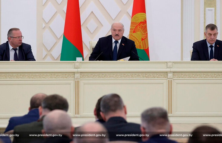 Лукашенко требует переломить негативные тенденции в Гомельской области