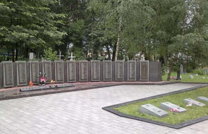 ​Александр Лукашенко поручил благоустроить военные кладбища и места массового захоронения граждан