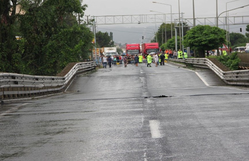 Непогода привела к обрушению четырёх мостов в Турции
