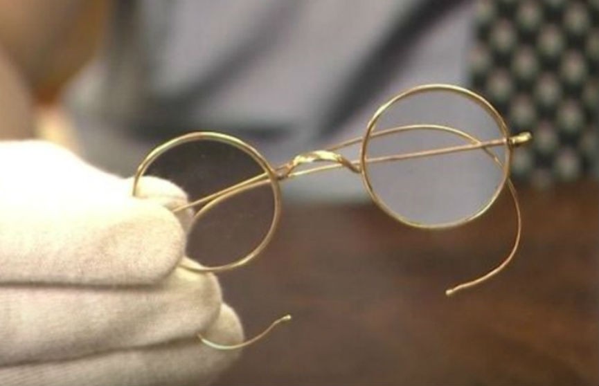 Очки Махатмы Ганди ушли с молотка в Великобритании за 340 тысяч долларов