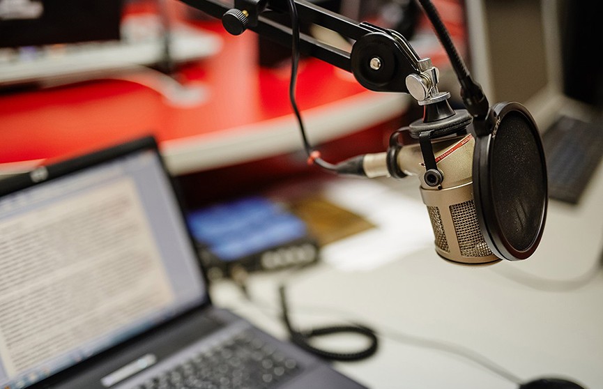 Британский радиоведущий в прямом эфире спас слушателя от самоубийства