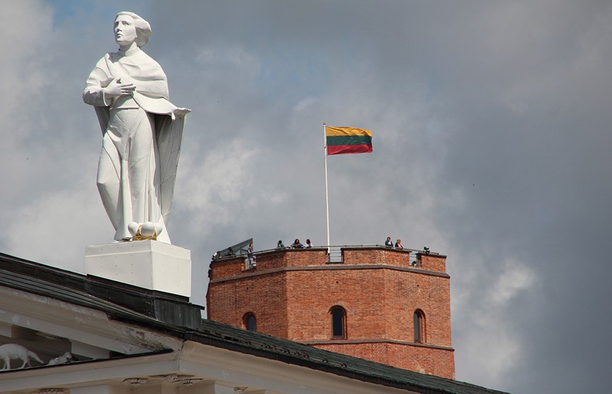 В Литве заявили, что их разведка не успевает проверять прибывающих белорусов  на причастность к КГБ