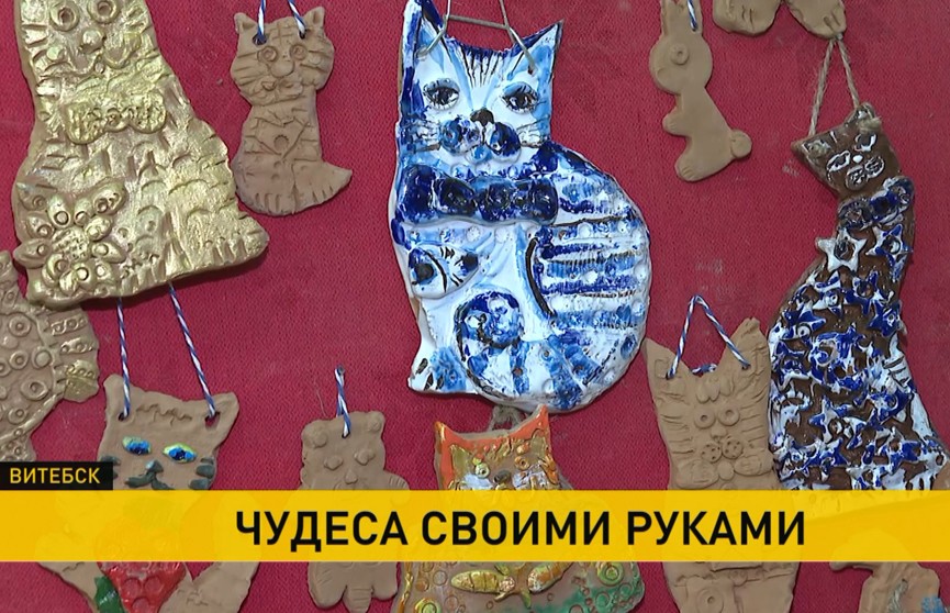Поющие коты и солнечные зайцы: мастера народных ремесел из Витебска изготавливают символы 2023 года из соломы и глины