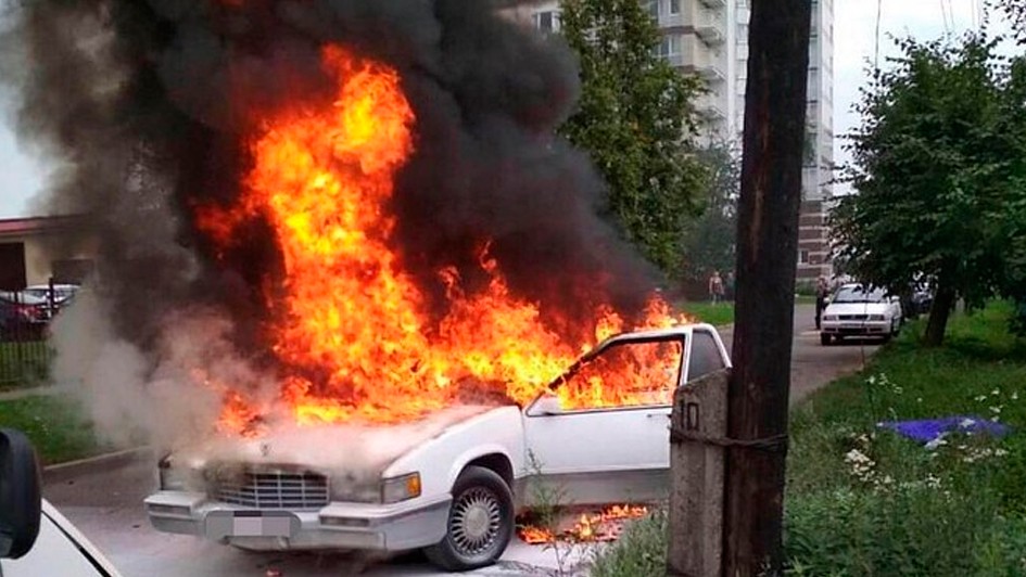 Фотофакт: в Минске горел Cadillac