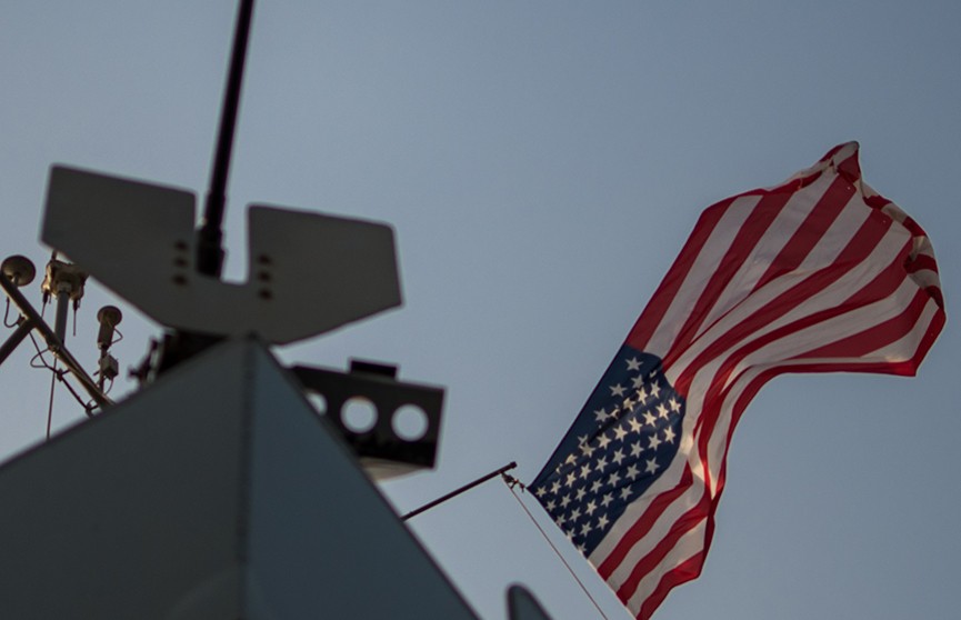 Китай обвинил США во вторжении американского крейсера в свои территориальные воды