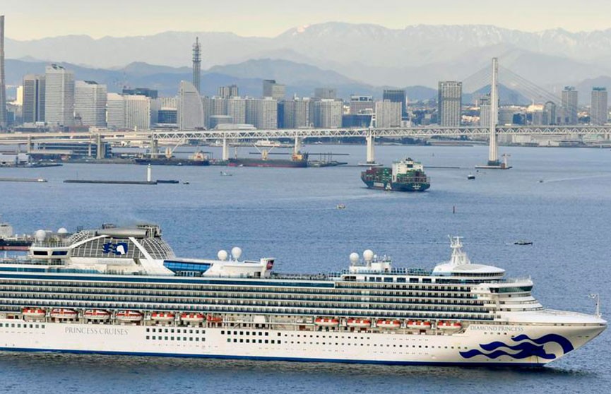 В Японии тысячи туристов заперты на круизном лайнере из-за коронавируса
