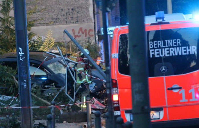 Porsche насмерть сбил четырёх пешеходов на тротуаре в Берлине
