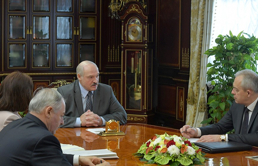 Лукашенко поручил проверить причины увольнений в частных фирмах