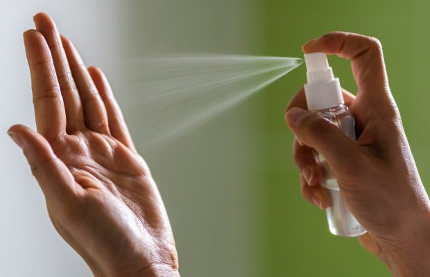 Доктор Комаровский рассказал, как правильно пользоваться антисептиком для рук