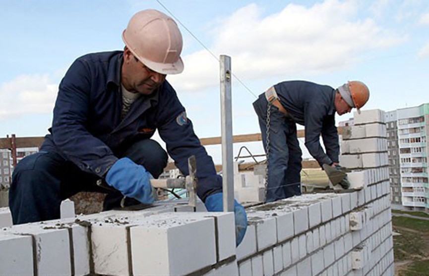 Минстройархитектуры изменит порядок начисления зарплаты строителям
