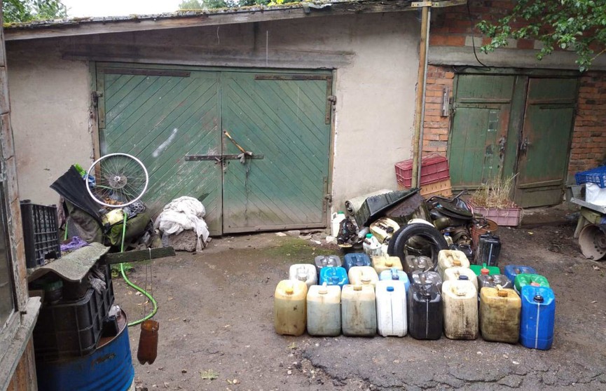 В Рогачёвском районе водитель слил со своего грузовика почти полтонны солярки