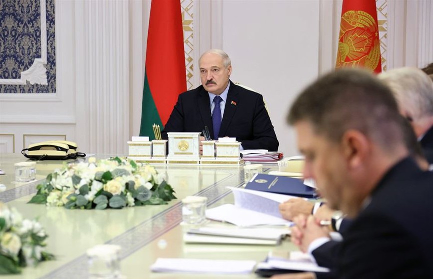 Лукашенко провел совещание по вопросам поддержки многодетных семей, пенсионной системы и строительства жилья