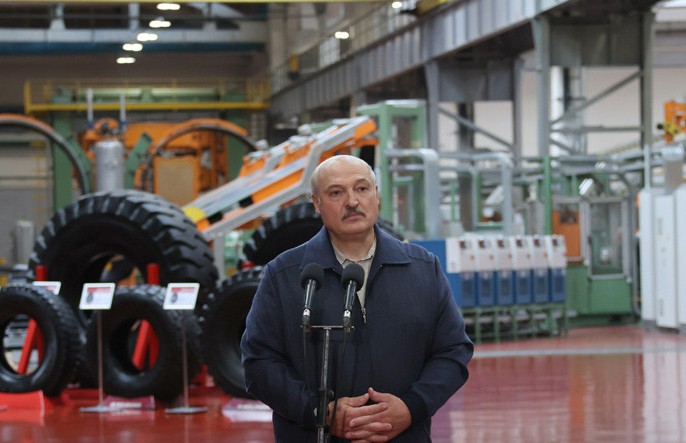 Лукашенко: Беларусь не собирается воевать на Украине