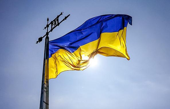В Чехии начали снимать украинские флаги
