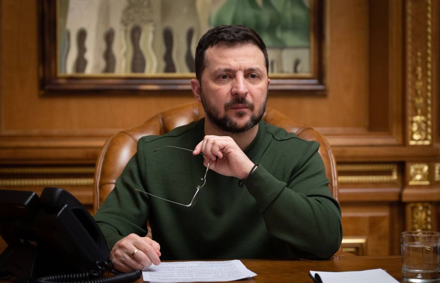 Экс-премьер Украины: Зеленский из-за отмены выборов совсем скоро станет никем