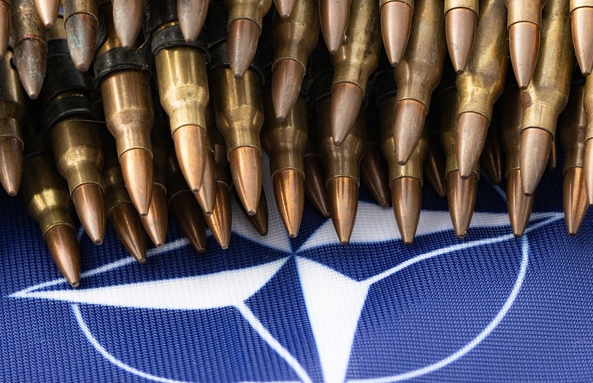 Politico: сложность производства боеприпасов для Киева может расколоть НАТО