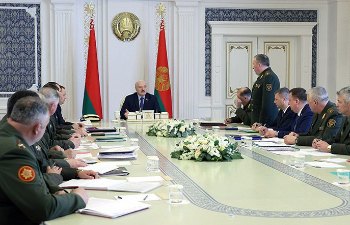 Лукашенко на совещании про гособоронзаказ Беларуси: кому какое вооружение поставить и как противостоять потенциальному агрессору – НАТО у наших границ