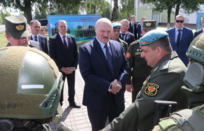 Лукашенко посетил коллектив 5-й бригады специального назначения в Марьиной Горке
