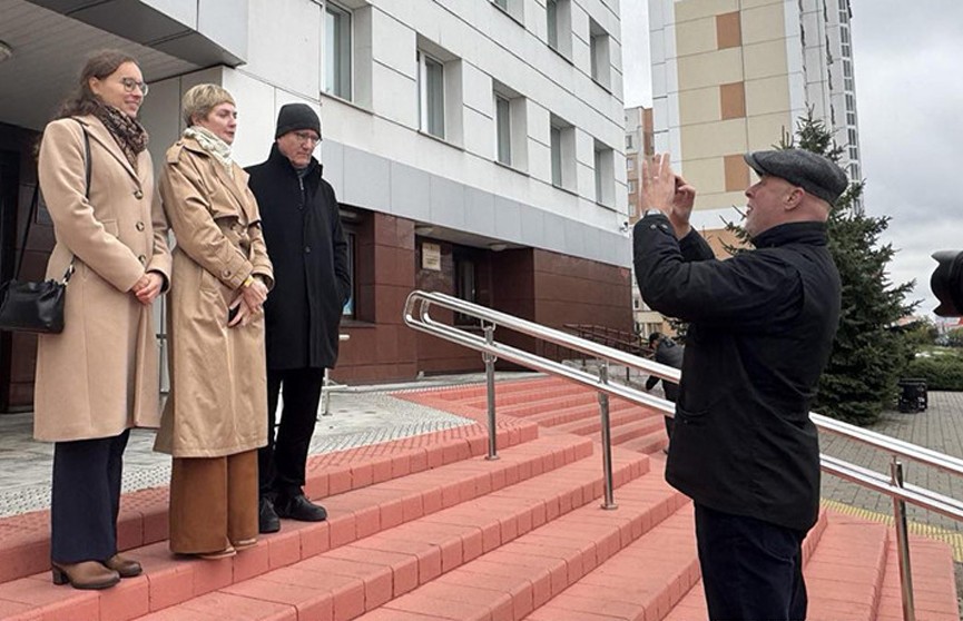 Дипломаты ЕС приехали в Речицу, чтобы «поддержать» активистку радикально-экстремистского толка