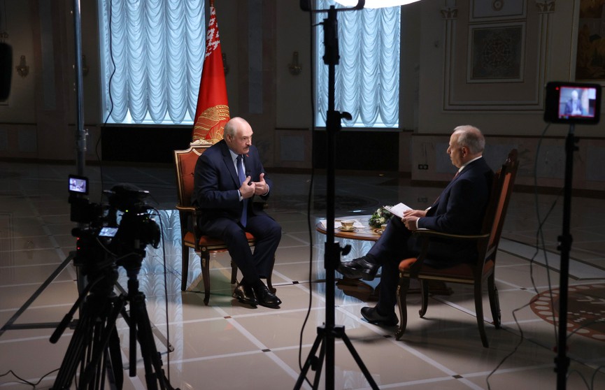 Лукашенко в интервью BBC развенчал множество фейков относительно ситуации с беженцами