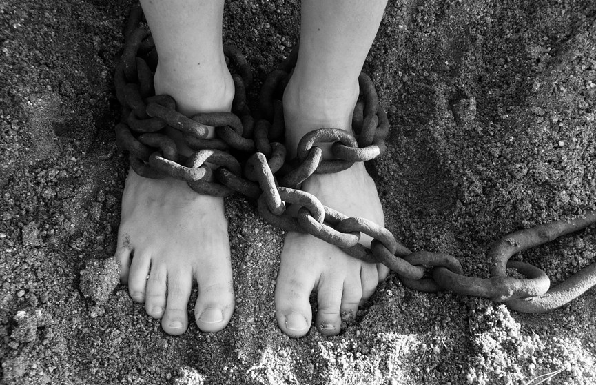 В Латвии 90 человек годами находились в рабстве под видом «трудотерапии от наркомании»
