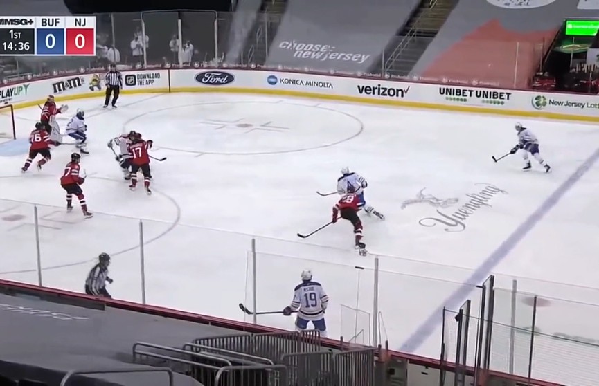 Белорус Егор Шарангович провел очередной матч в НХЛ