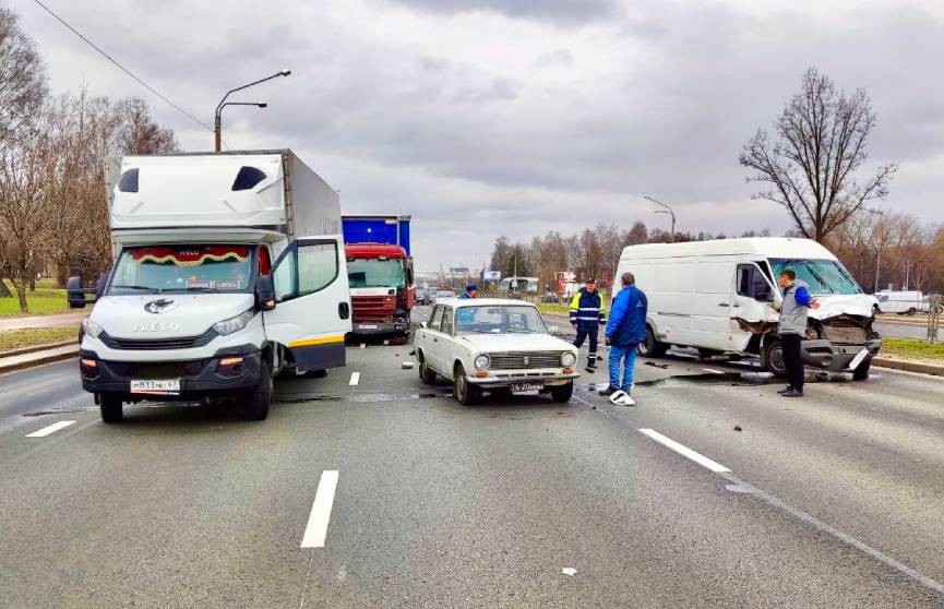 На Партизанском проспекте в Минске столкнулись пять автомобилей