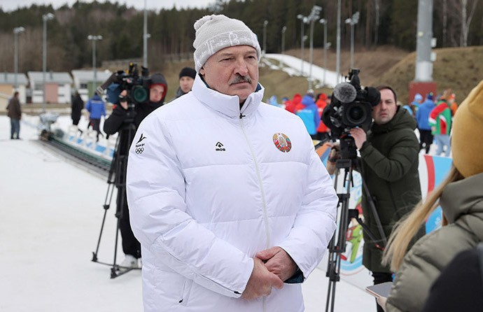Лукашенко: Беларусь пытаются пристегнуть к этой войне