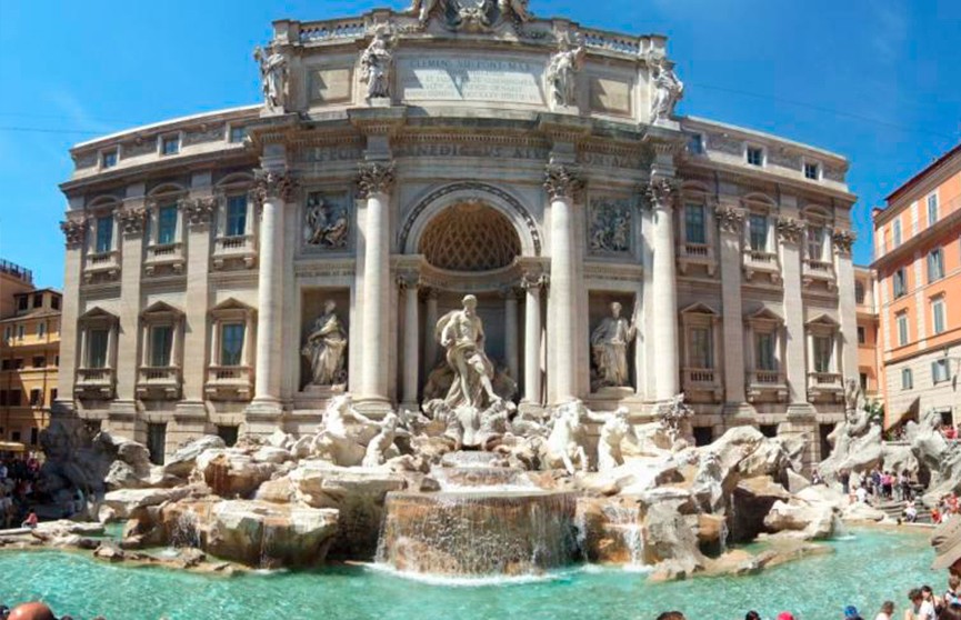 Туристам запретили ходить с голым торсом в Риме