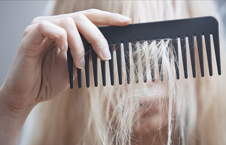 Названы основные причины выпадения волос у женщин