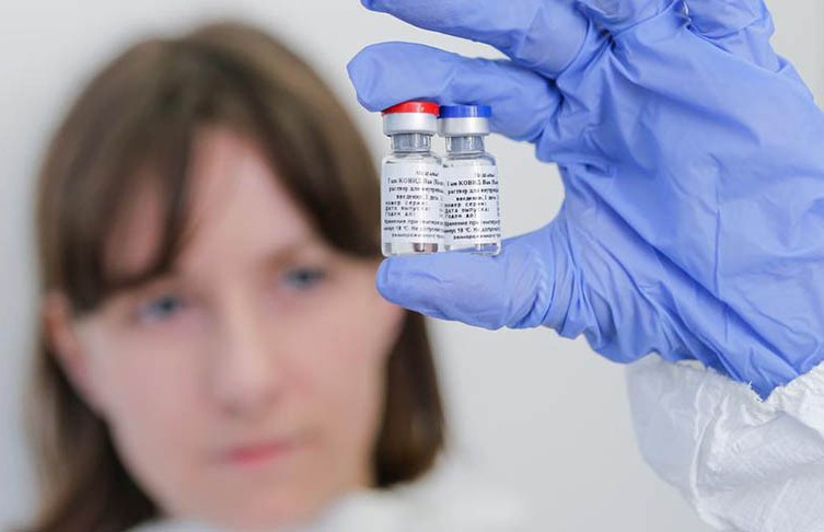 Первая партия российской вакцины от коронавируса выпущена в гражданский оборот